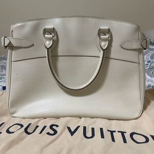Cream Louis Vuitton Passy GM